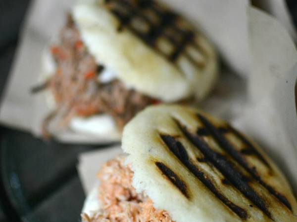 Arepas rellenas con carne mechada y con pollo - Preparación paso 3