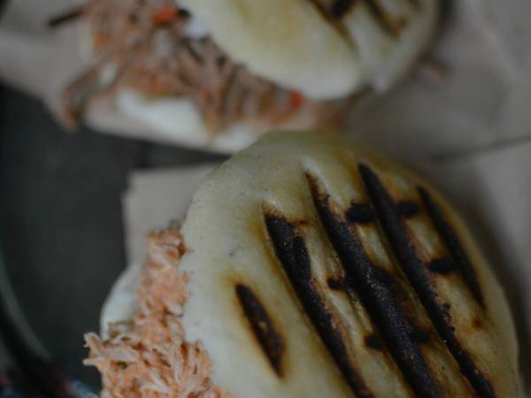 Arepas rellenas con carne mechada y con pollo - Preparación paso 5