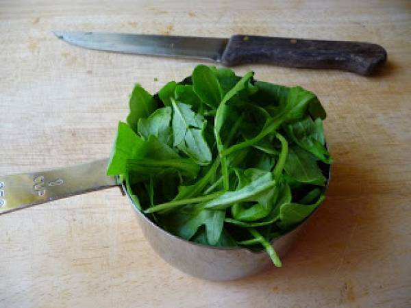 Pasta con salsa de rúcula, albahaca y nueces - Preparación paso 1