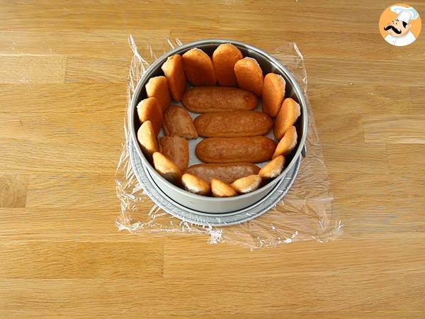 Charlota de fresas fácil y rápida - Preparación paso 2