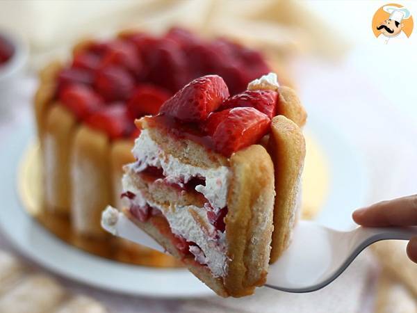 Charlota de fresas fácil y rápida - Preparación paso 8