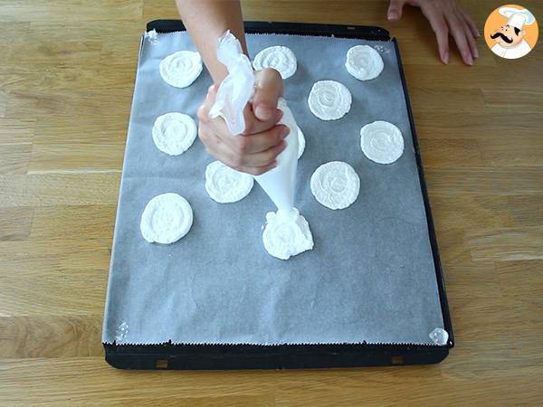 Pastelitos de chocolate y merengue - Preparación paso 2