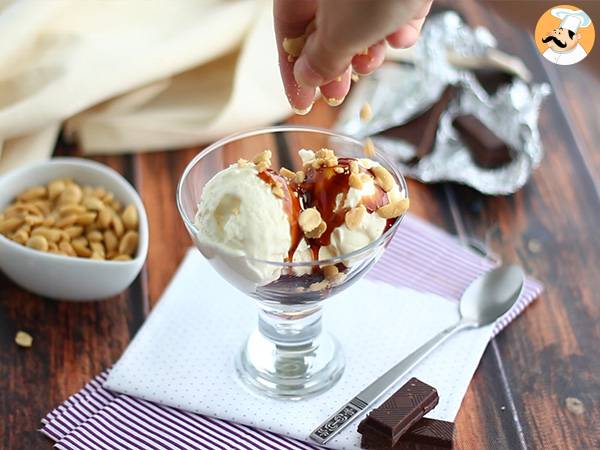 Sundae, el suave helado americano con caramelo y cacahuete - Preparación paso 4