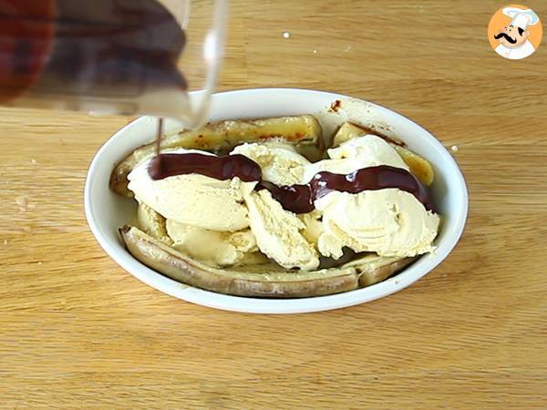 Banana Split, helado de vainilla con plátano - Preparación paso 2