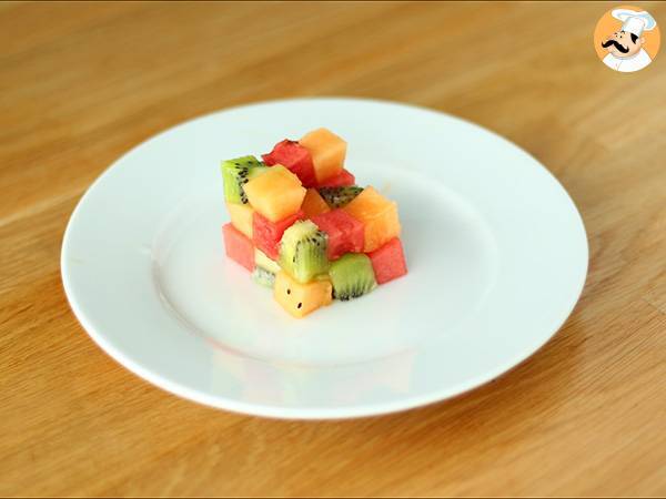 Cubo de rubik de fruta, ensalada de frutas con estilo - Preparación paso 3