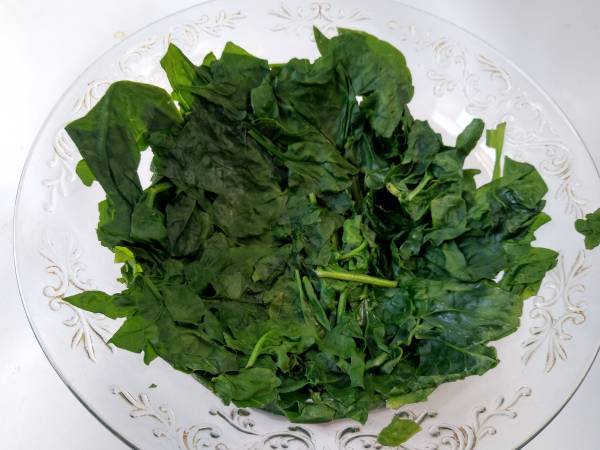 Risotto de espinacas, queso de cabra y lacón ahumado - Preparación paso 1