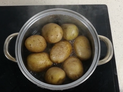 Patatas de guarnición arrugadas - Preparación paso 1