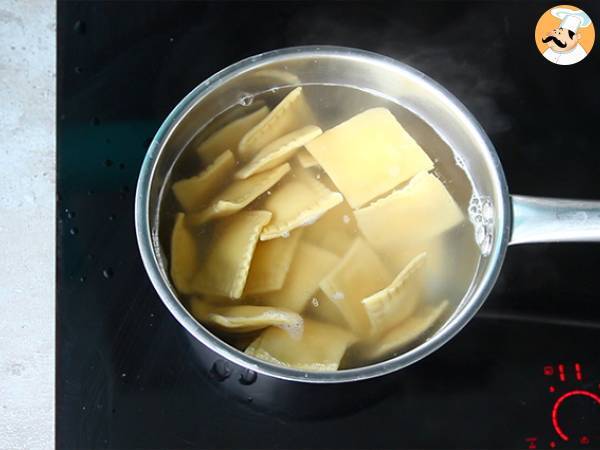 Raviolis caseros de ricotta y albahaca - Preparación paso 8