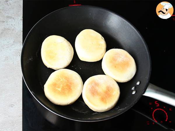 Muffins inglesas, panecillos esponjosos - Preparación paso 4