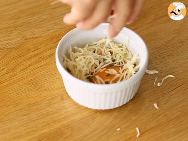 Huevos gratinados con bacon y cebollino - Preparación paso 2