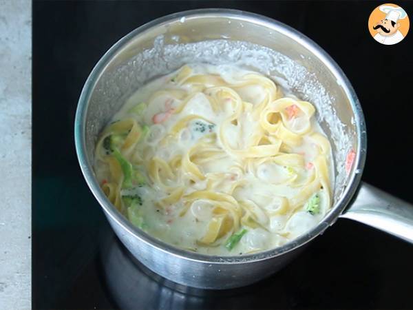One pot pasta, tagliatelles de salmón y brócoli - Preparación paso 3