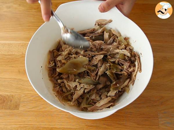 Empanada de gallina guinea con salsa - Preparación paso 3