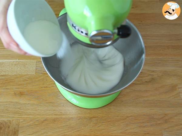 Merengues gorritos papa noel - Preparación paso 1