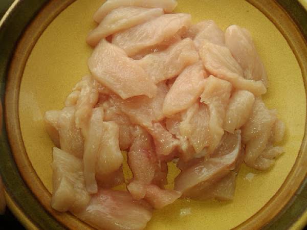 Salteado de pollo con brócoli, receta china - Preparación paso 1