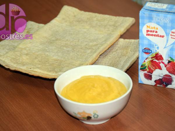 Tarta de hojaldre con yema y nata - Preparación paso 1