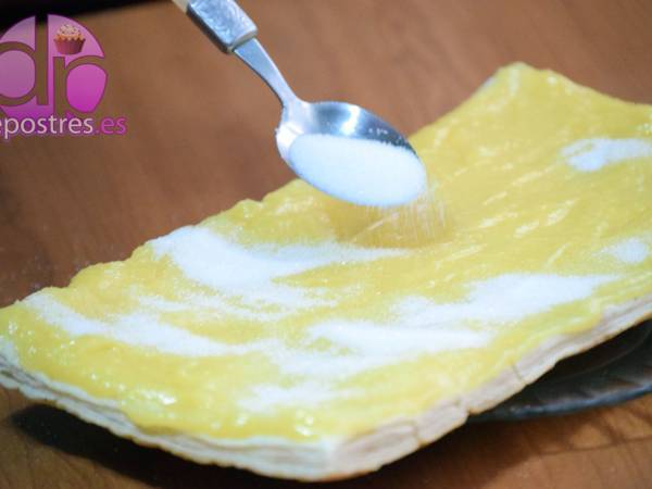 Tarta de hojaldre con yema y nata - Preparación paso 2