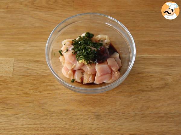 Chow mein, noodles chinos con pollo y verduras - Preparación paso 1