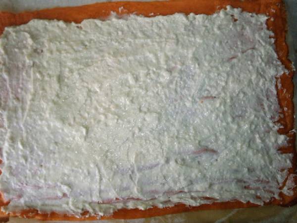 Rollo de pimientos de piquillo relleno de rúcula, queso de cabra y nueces - Preparación paso 7