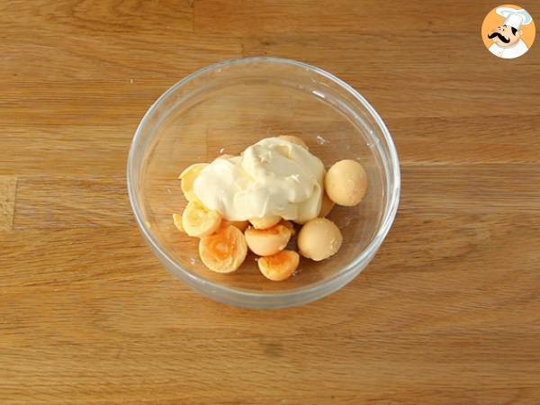 Huevos rellenos con atún - Preparación paso 2