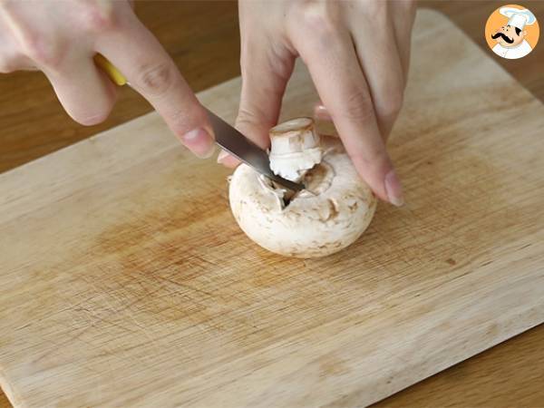 Champiñones con huevos de codorniz - Preparación paso 1