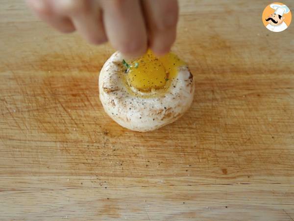 Champiñones con huevos de codorniz - Preparación paso 3