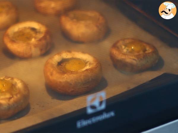 Champiñones con huevos de codorniz - Preparación paso 4
