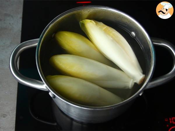 Endivias envueltas en jamón york gratinadas - Preparación paso 1