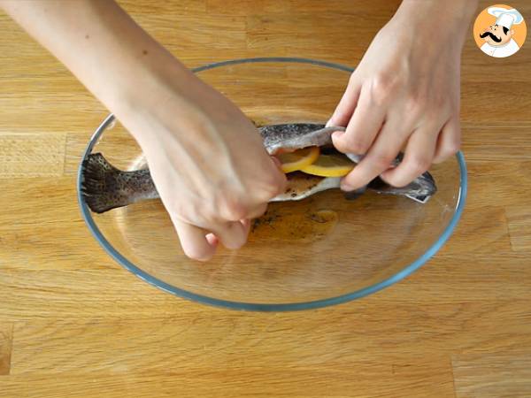 Trucha al horno con tomillo y limón - Preparación paso 3