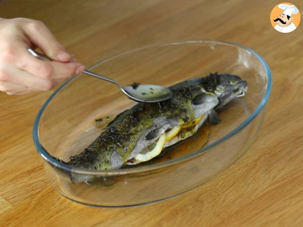 Trucha al horno con tomillo y limón - Preparación paso 4