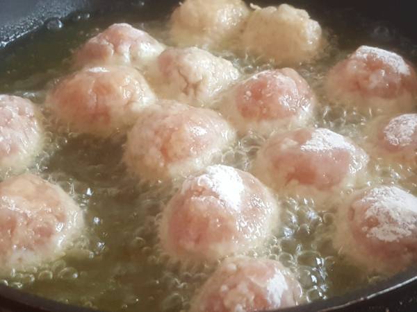 Albóndigas de pavo y pollo con champiñones y pimientos de piquillo - Preparación paso 4