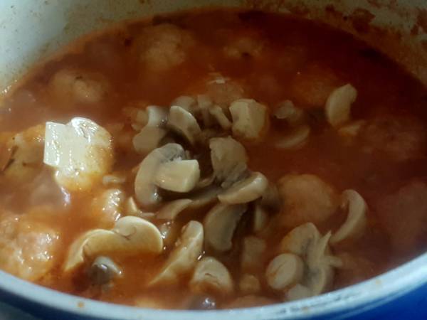 Albóndigas de pavo y pollo con champiñones y pimientos de piquillo - Preparación paso 6