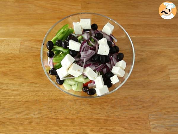 Ensalada griega, horiatiki - Preparación paso 2