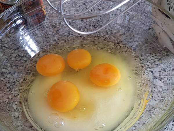 Pudin de bizcocho y melocotón - Preparación paso 1