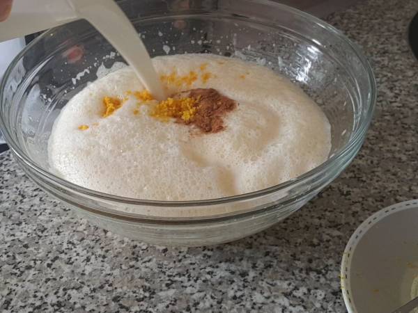 Pudin de bizcocho y melocotón - Preparación paso 3