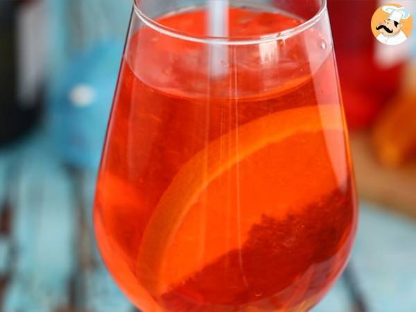Spritz, el famoso cóctel italiano con Aperol - Preparación paso 4