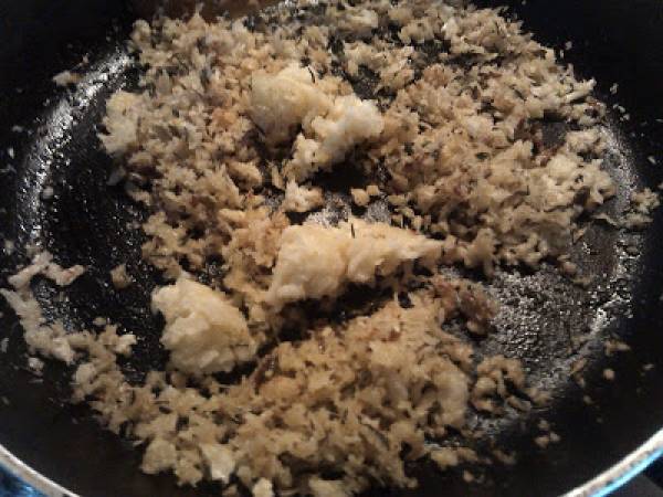 Espaguetis con sardinas y migas de pan - Preparación paso 2