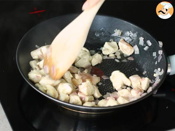 Pasta con pollo y salsa gorgonzola - Preparación paso 1