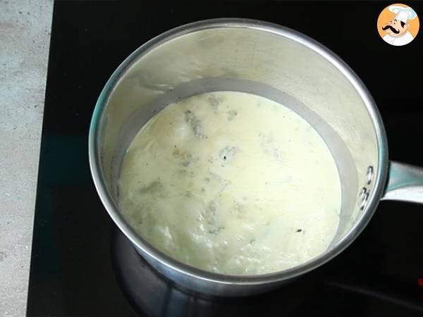 Pasta con pollo y salsa gorgonzola - Preparación paso 3