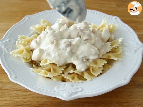 Pasta con pollo y salsa gorgonzola - Preparación paso 6