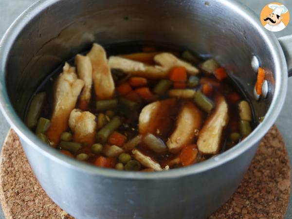 Noodles con pollo y salsa de soja expres - Preparación paso 4