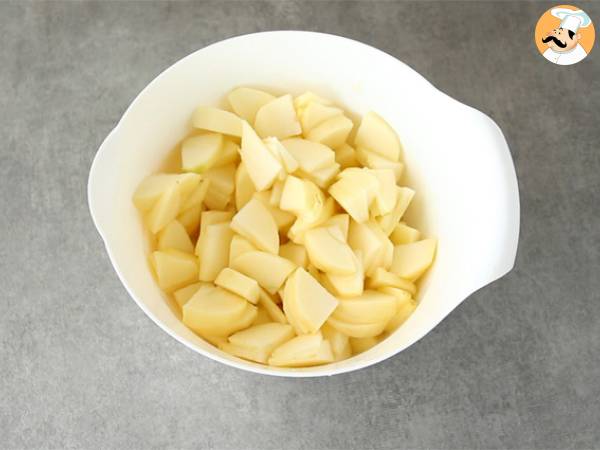 Bizcocho de manzana, nueces y canela - Preparación paso 1