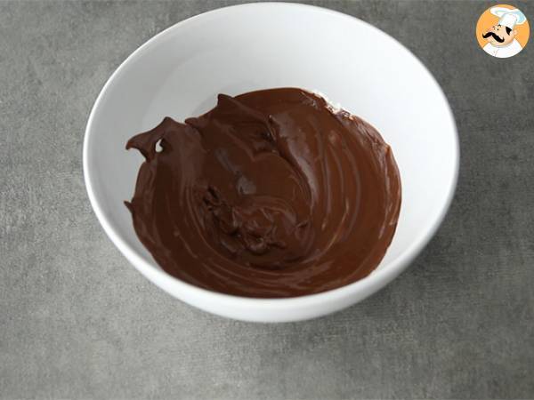 Bombones de chocolate con esponjitas y avellanas - Preparación paso 1