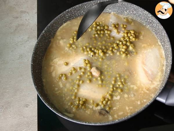 Merluza en salsa verde con almejas muy fácil - Preparación paso 3