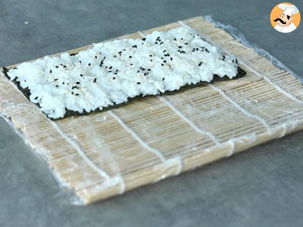 Makis de salmón ahumado y aguacate. Sushi - Preparación paso 10