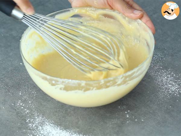 Cake de aceitunas negras y feta - Preparación paso 1