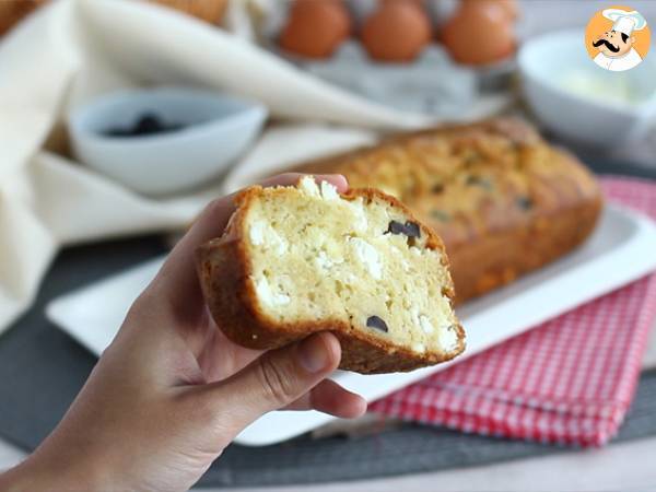 Cake de aceitunas negras y feta - Preparación paso 4