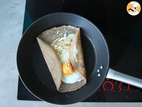 Galette de sarraceno con jamón, queso y huevo - Preparación paso 3