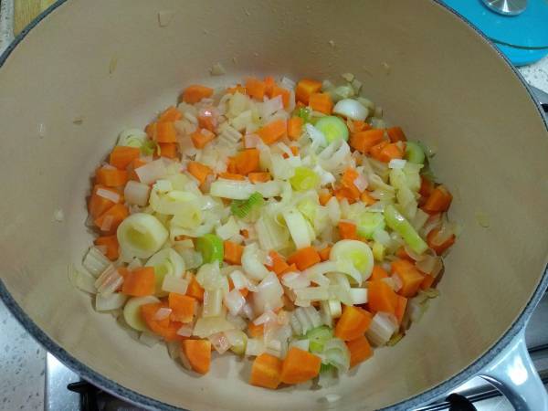 Sopa alemana de patata {Kartoffelsuppe} - Preparación paso 1