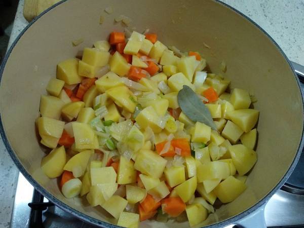 Sopa alemana de patata {Kartoffelsuppe} - Preparación paso 2