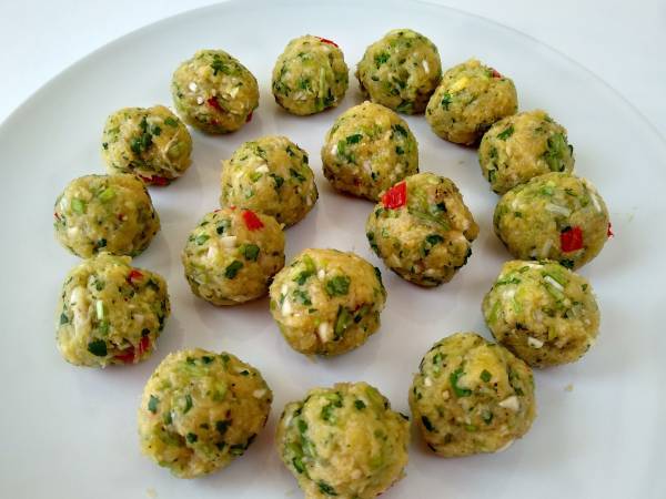 Sopa tailandesa de albóndigas de pollo y noodles de arroz - Preparación paso 6